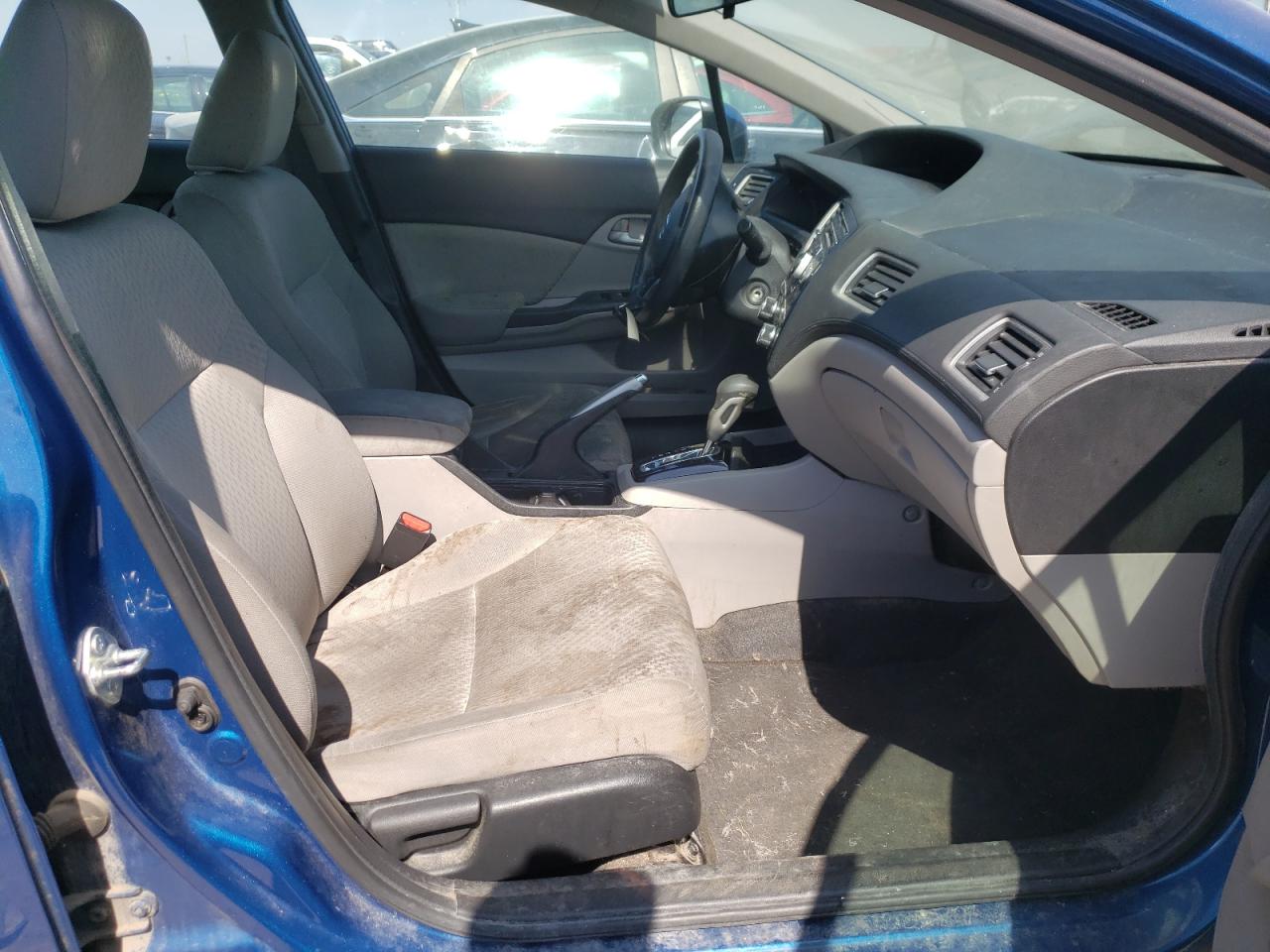Photo 5 from auction – 2015 HONDA CIVIC LX with VIN 19XFB2F53FE065377