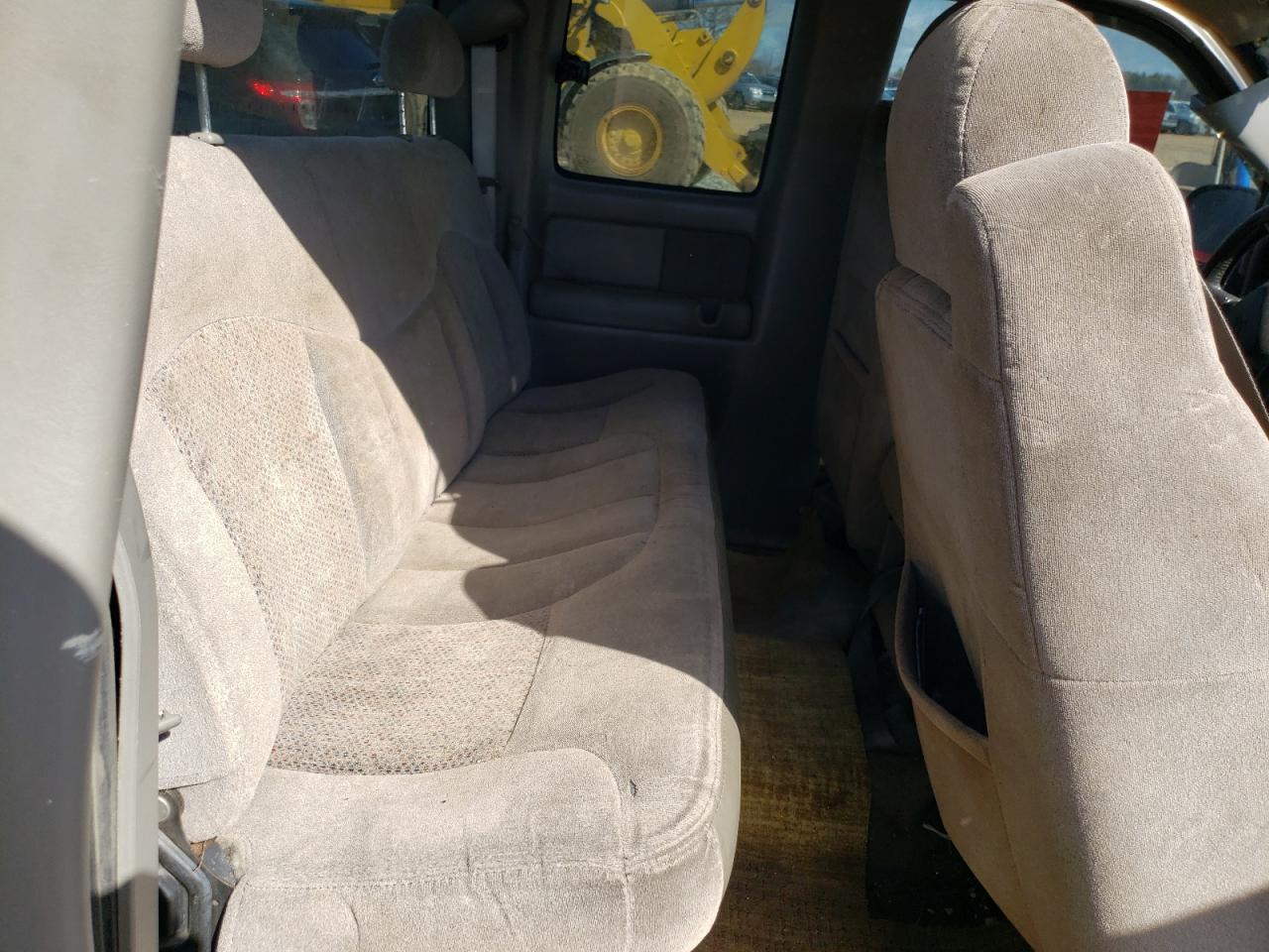 Photo 6 from auction – 2000 CHEVROLET SILVERADO with VIN 1GCEC19T7YZ194808