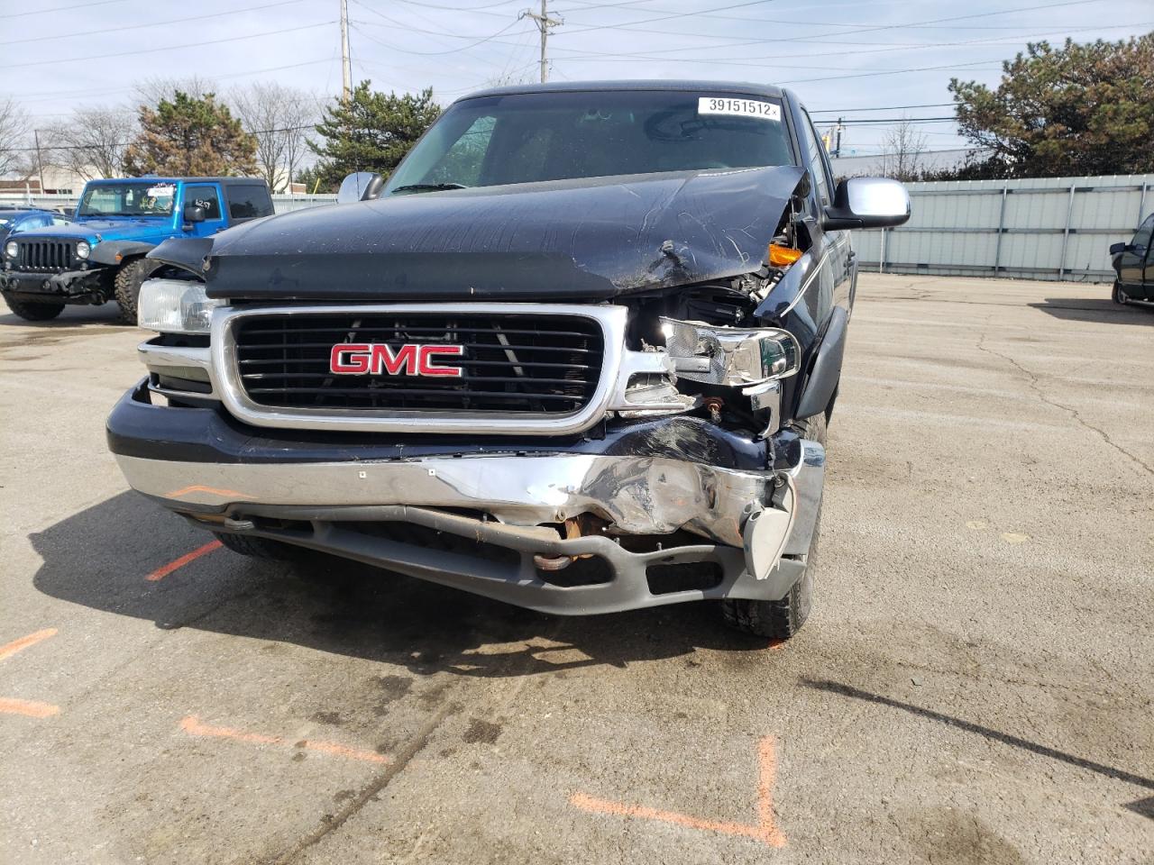 Photo 9 from auction – 2002 GMC SIERRA C15 with VIN 1GTGC13U82F204930