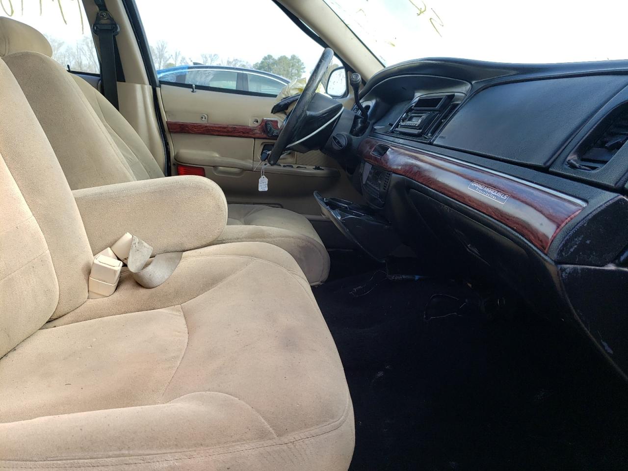 Photo 5 from auction – 2001 MERCURY GRAND MARQ with VIN 2MEFM75WX1X696369