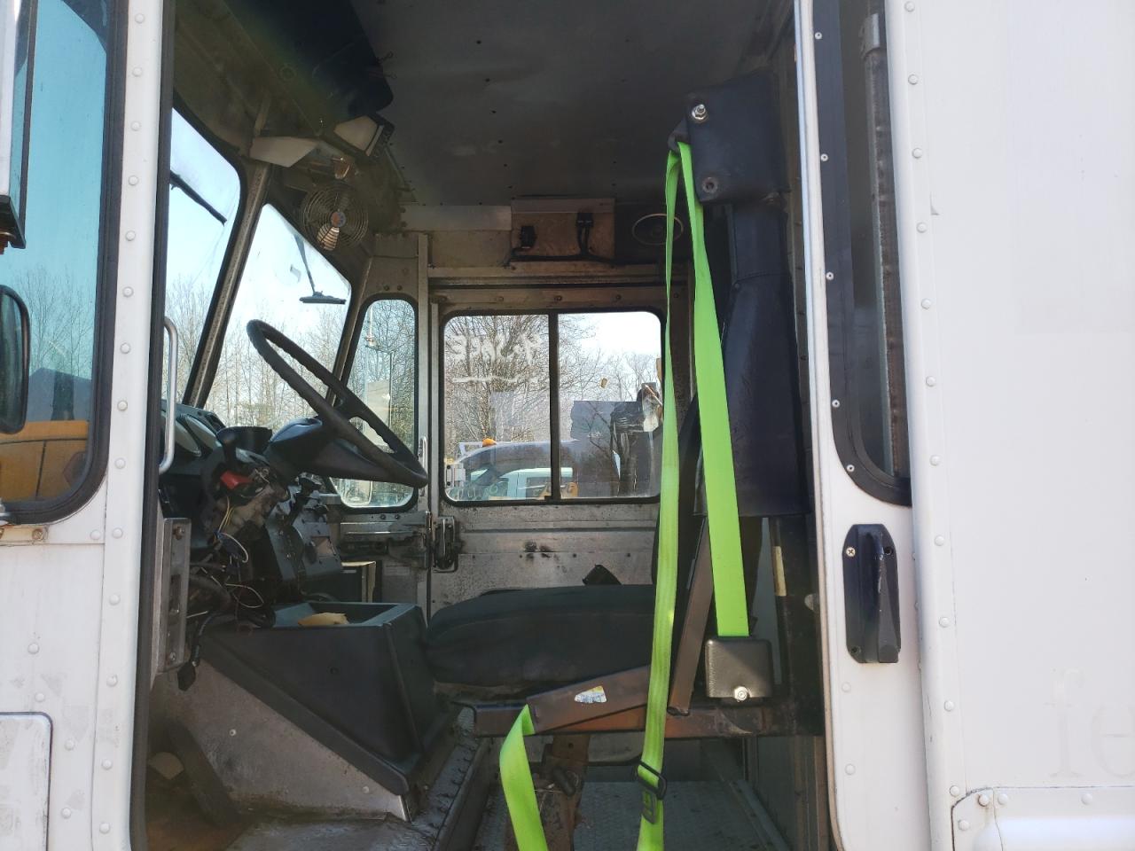 Photo 5 from auction – 2005 FREIGHTLINER CHASSIS M with VIN 4UZAANCPX5CV68782
