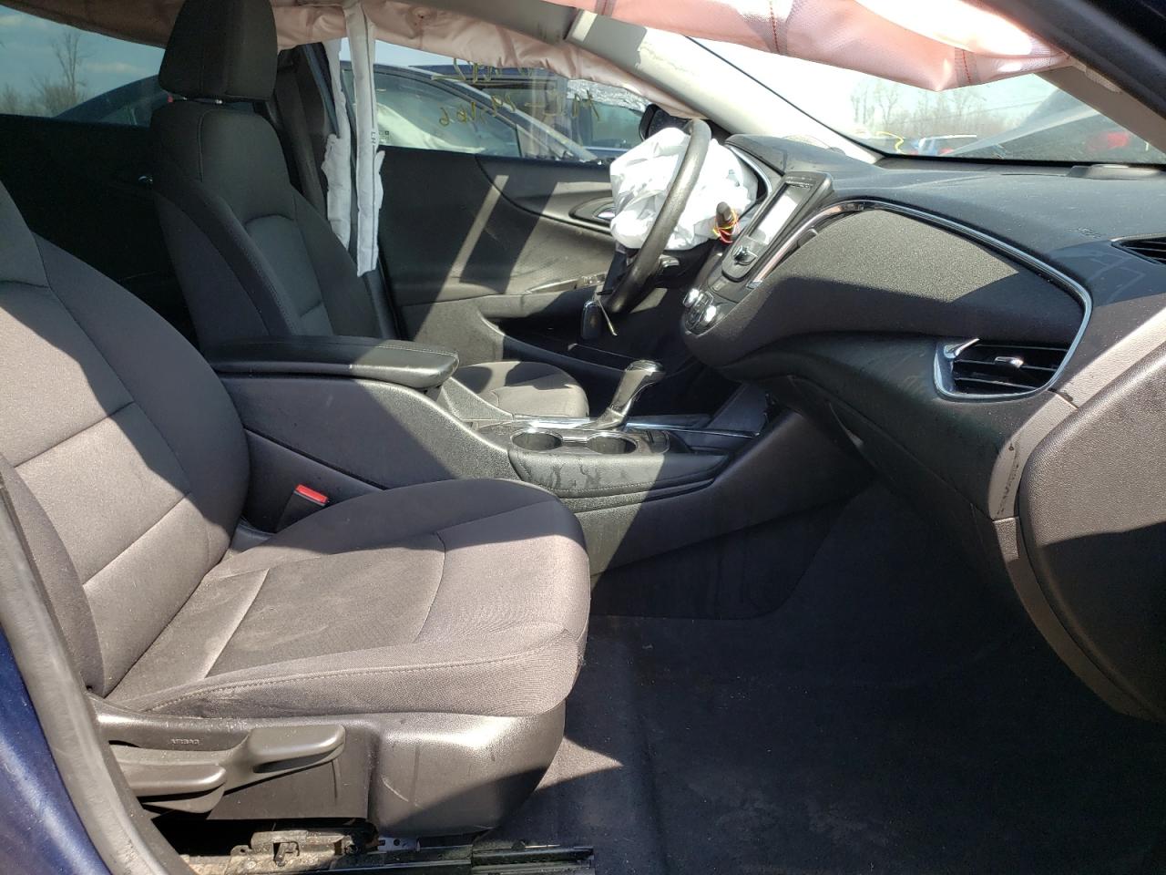 Photo 5 from auction – 2017 CHEVROLET MALIBU LT with VIN 1G1ZE5ST2HF284780