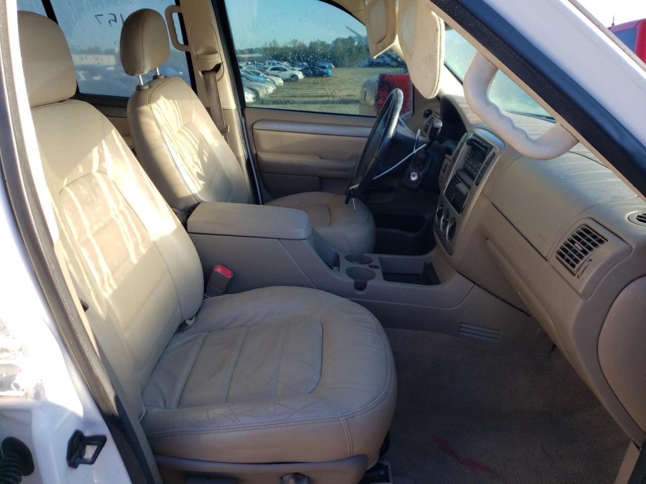 Photo 5 from auction – 2005 FORD EXPLORER X with VIN 1FMZU63WX5UA15017