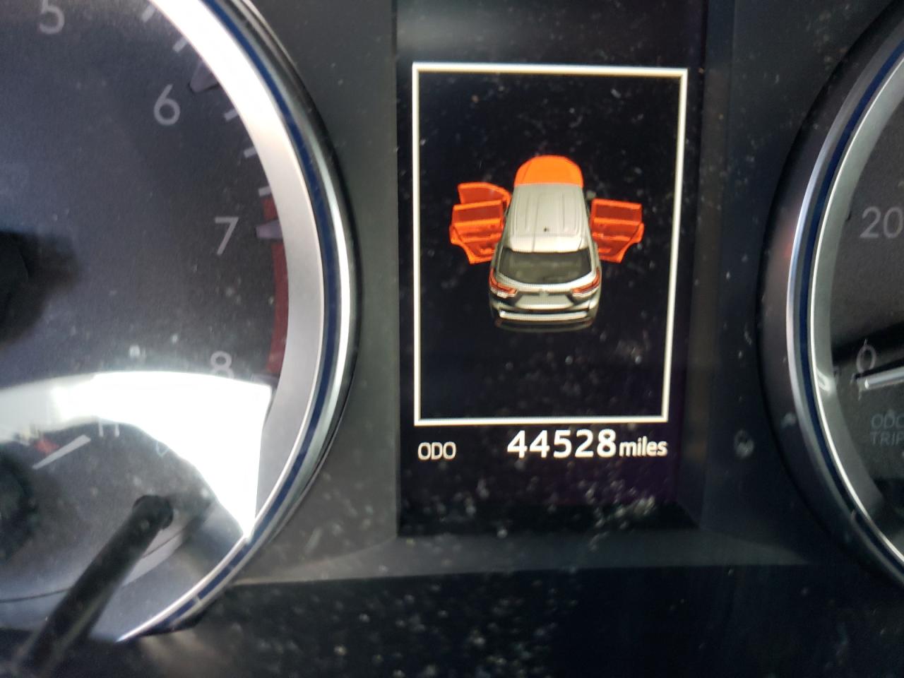Photo 8 from auction – 2018 TOYOTA HIGHLANDER with VIN 5TDDZRFH1JS859248