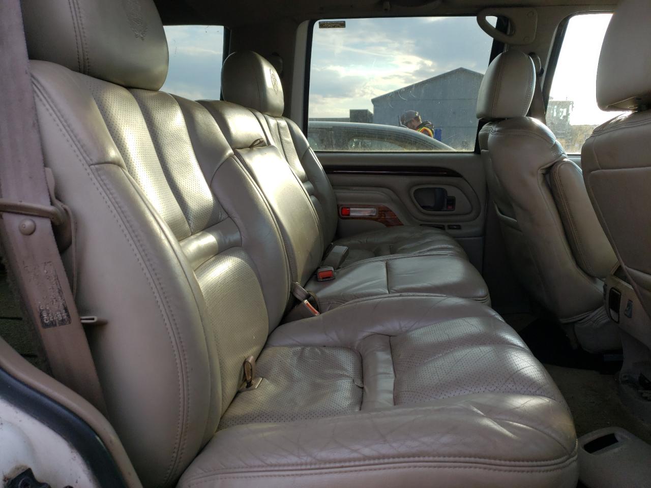 Photo 6 from auction – 2000 CADILLAC ESCALADE with VIN 1GYEK13R0YR158128