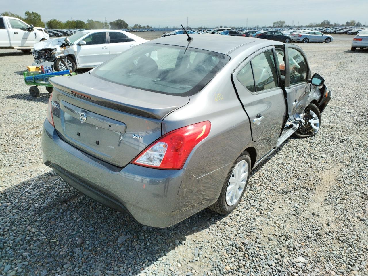 Photo 14 from auction – 2018 NISSAN VERSA S with VIN 3N1CN7AP5JL880087