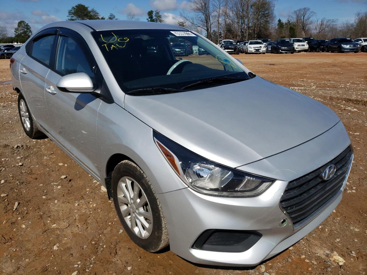 HYUNDAI ACCENT SE 2018 with VIN 3KPC24A31JE011573 - Photo from auction