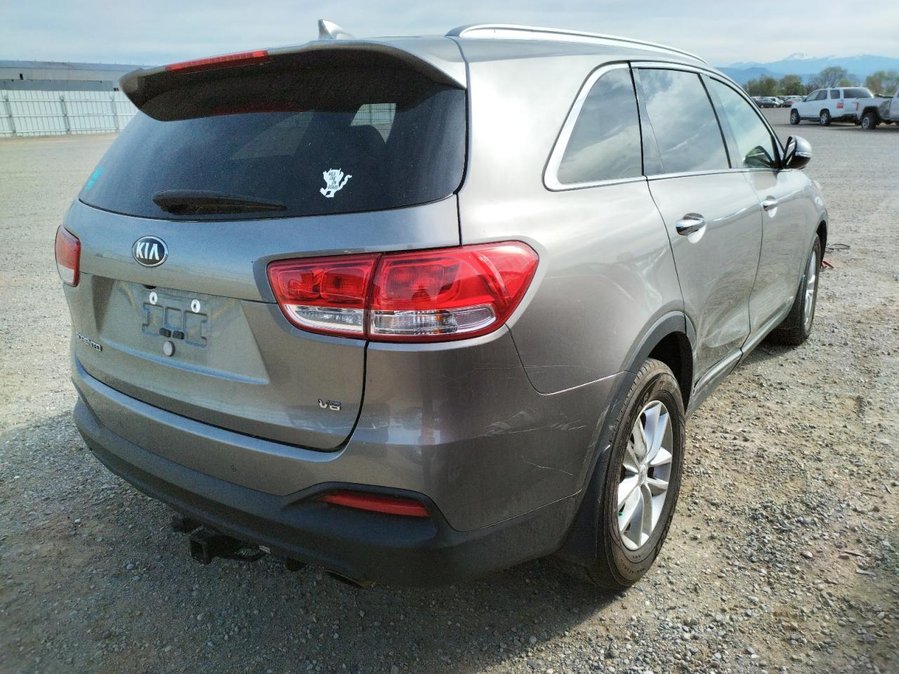 Photo 4 from auction – 2018 KIA SORENTO LX with VIN 5XYPGDA55JG420926
