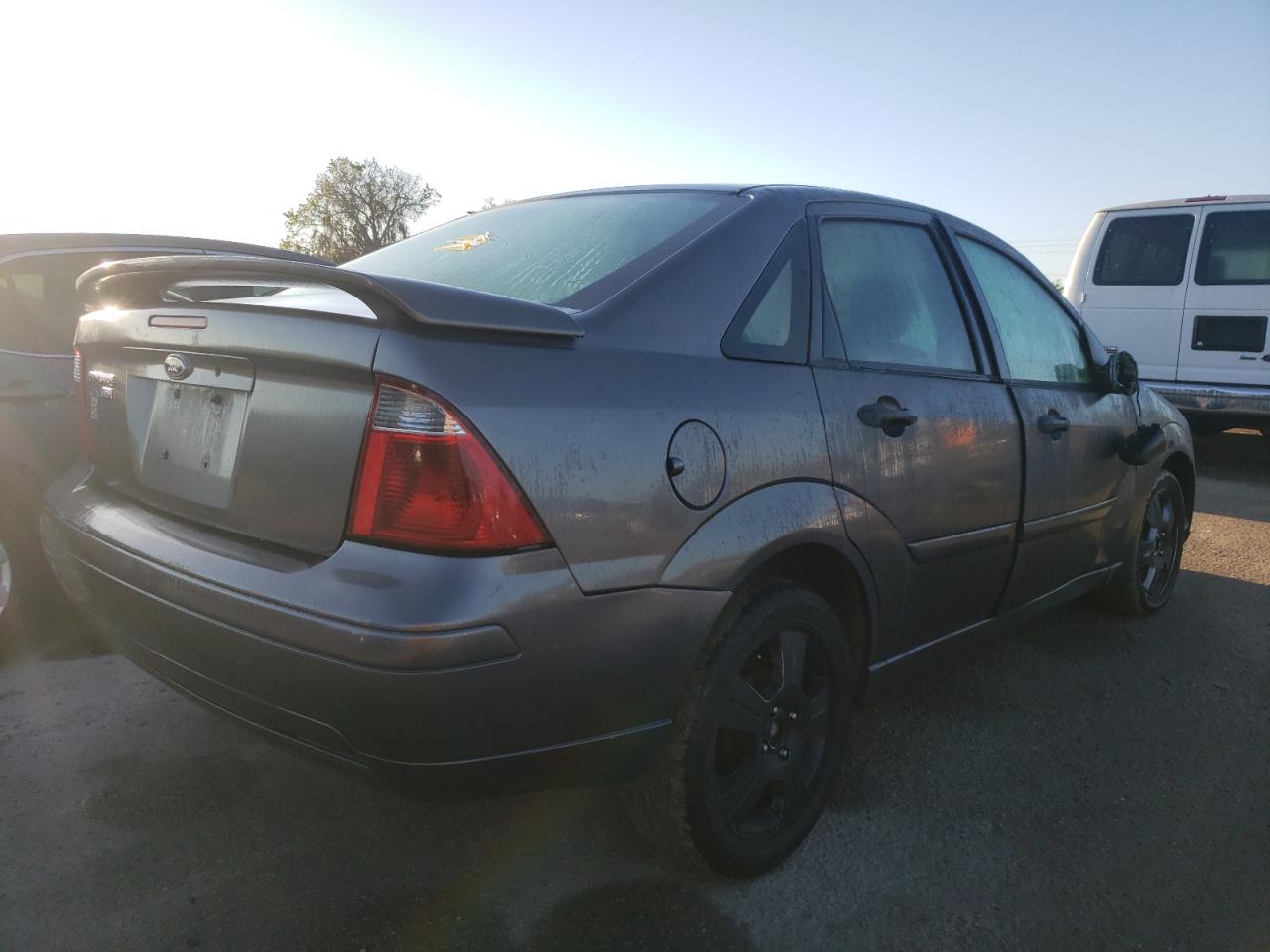 Photo 4 from auction – 2007 FORD FOCUS ZX4 with VIN 1FAHP34N67W129797