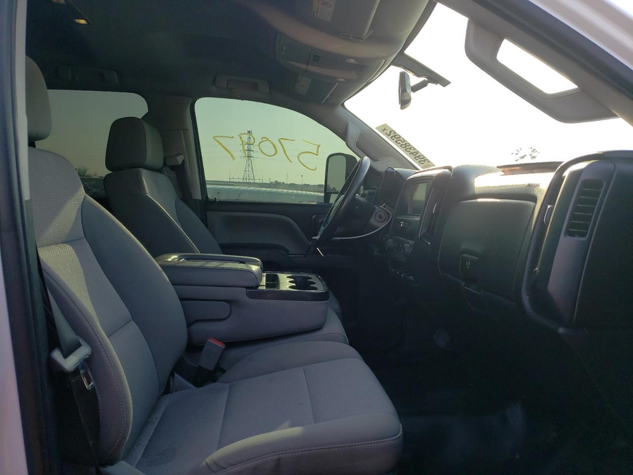 Photo 5 from auction – 2018 CHEVROLET SILVERADO with VIN 1GC2CUEG5JZ266088