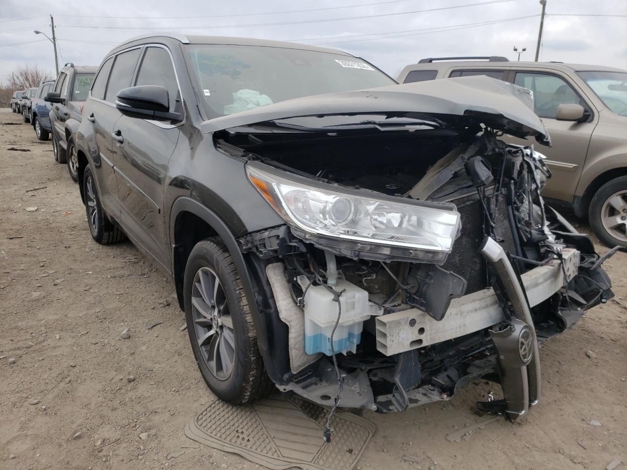 TOYOTA HIGHLANDER 2017 with VIN 5TDJZRFH9HS514286 - Photo from auction