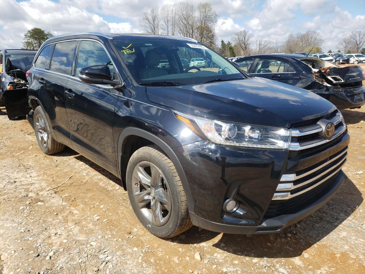 TOYOTA HIGHLANDER 2018 with VIN 5TDDZRFH0JS824359 - Photo from auction