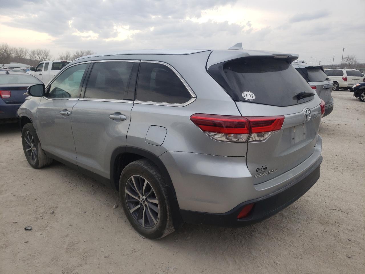 Photo 3 from auction – 2019 TOYOTA HIGHLANDER with VIN 5TDJZRFH9KS581266