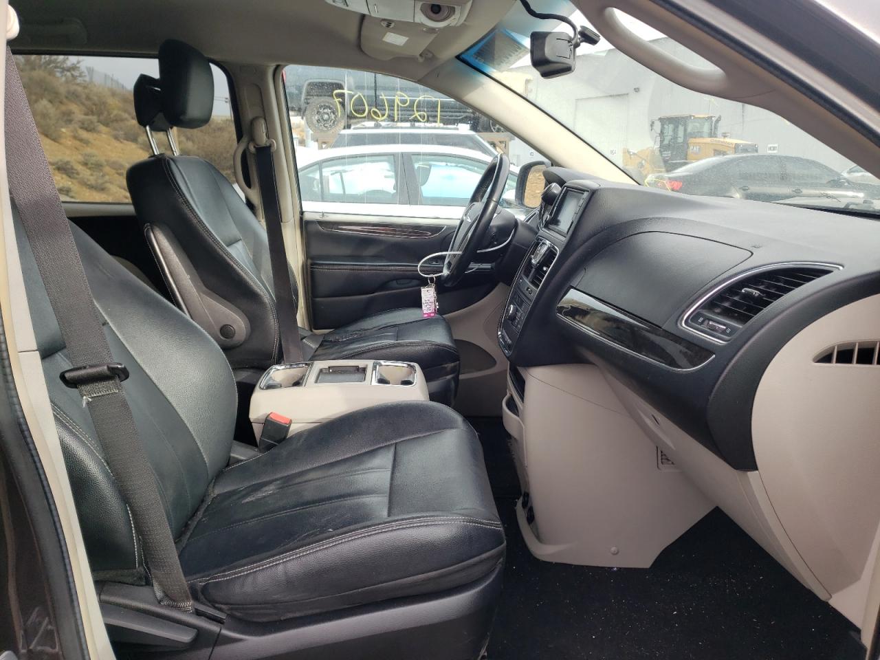 Photo 18 from auction – 2015 CHRYSLER TOWN & COU with VIN 2C4RC1BG7FR716049