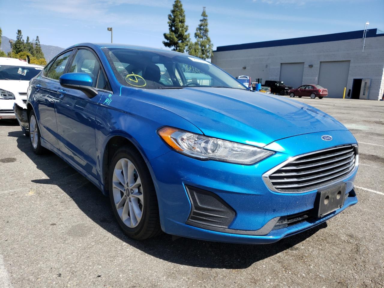 FORD FUSION SE 2020 with VIN 3FA6P0LU8LR189608 - Photo from auction