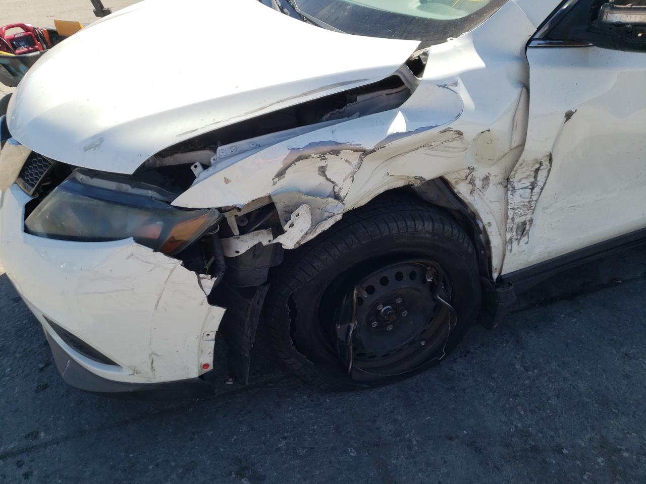 Photo 9 from auction – 2015 NISSAN ROGUE S with VIN 5N1AT2MT6FC839617