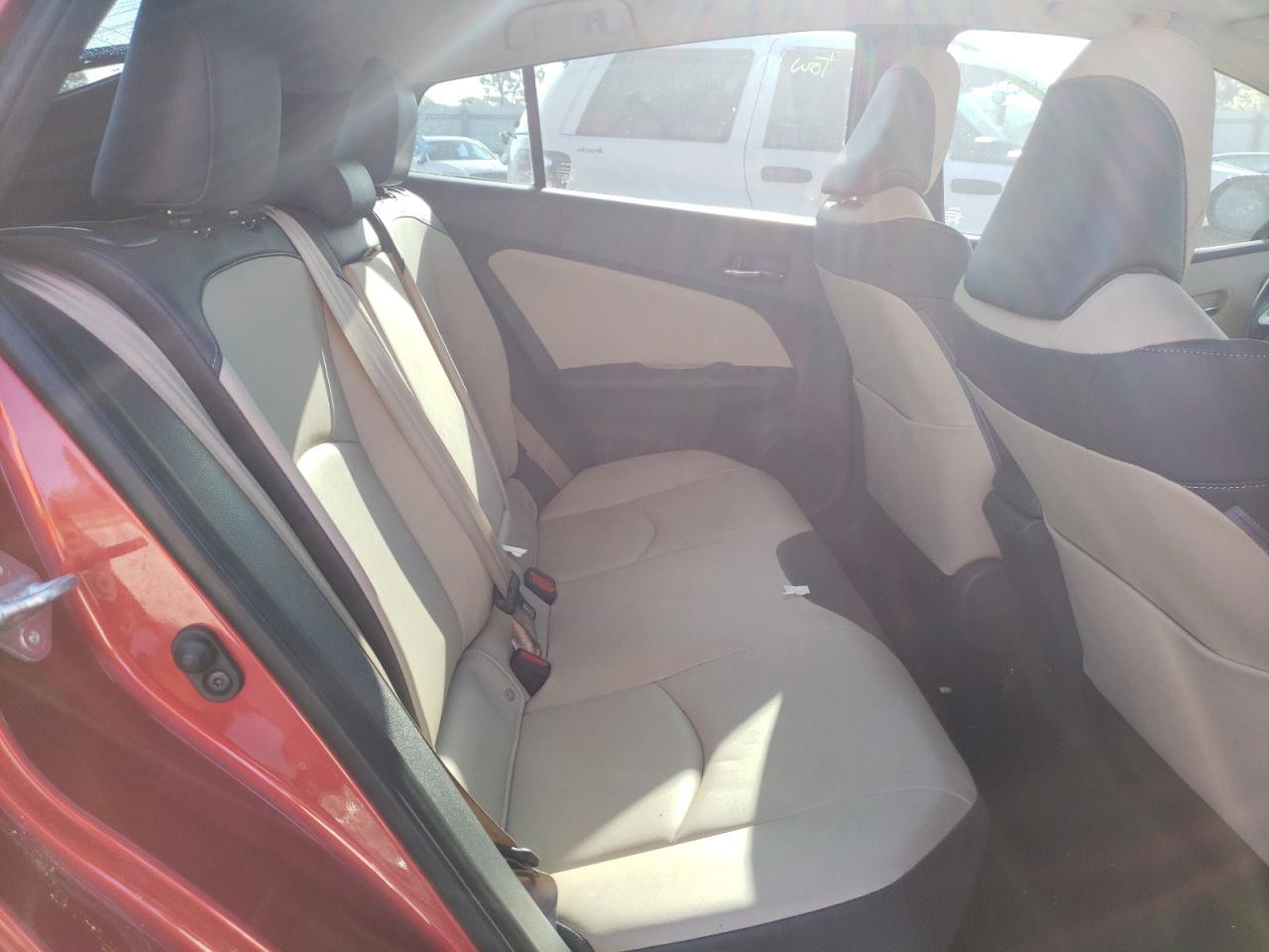 Photo 6 from auction – 2016 TOYOTA PRIUS with VIN JTDKARFU2G3502375