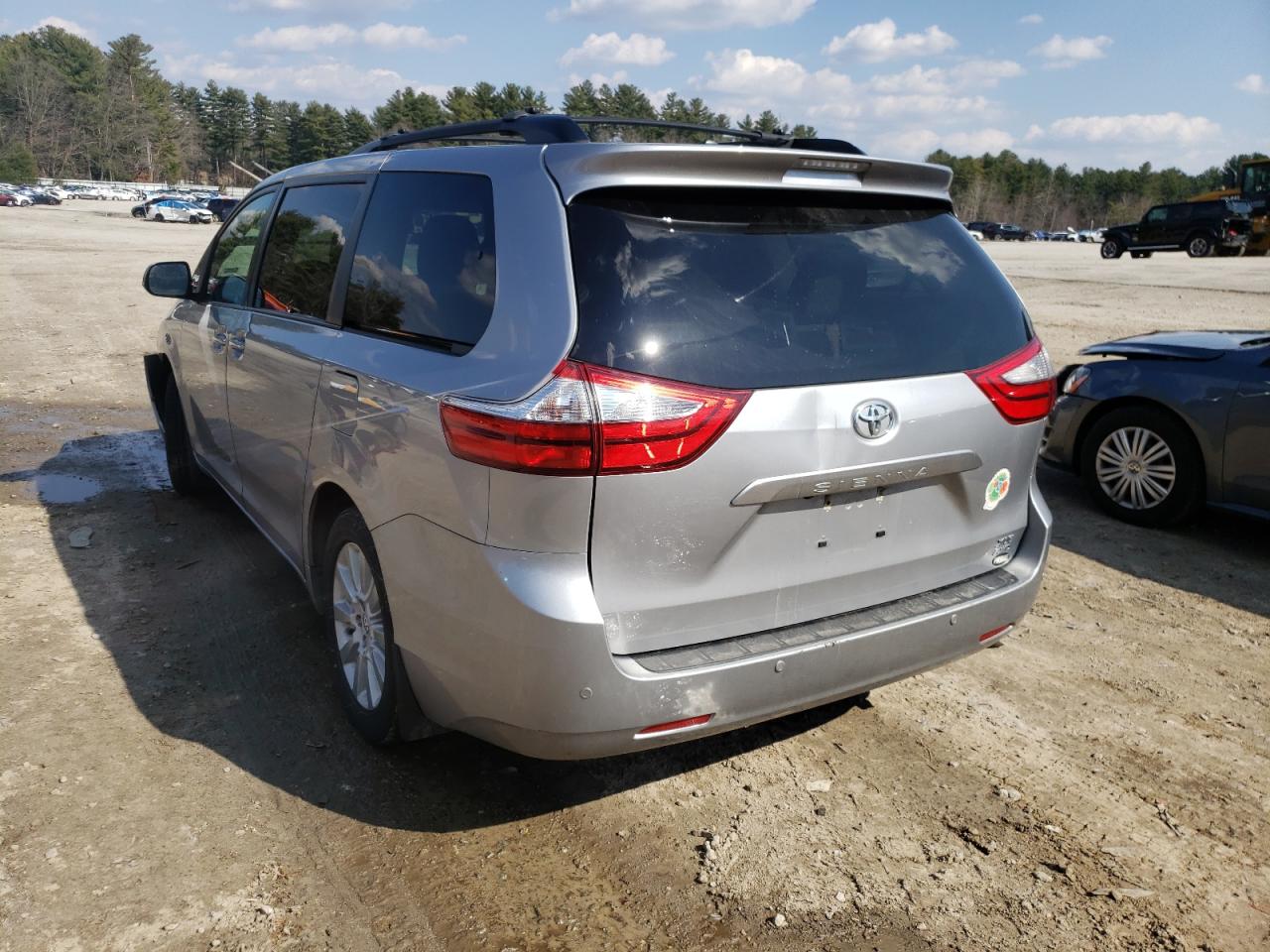 Photo 3 from auction – 2015 TOYOTA SIENNA XLE with VIN 5TDDK3DC1FS102141