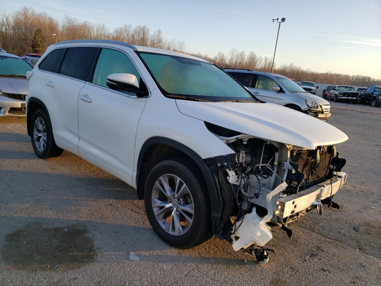 TOYOTA HIGHLANDER 2015 with VIN 5TDJKRFH1FS097246 - Photo from auction