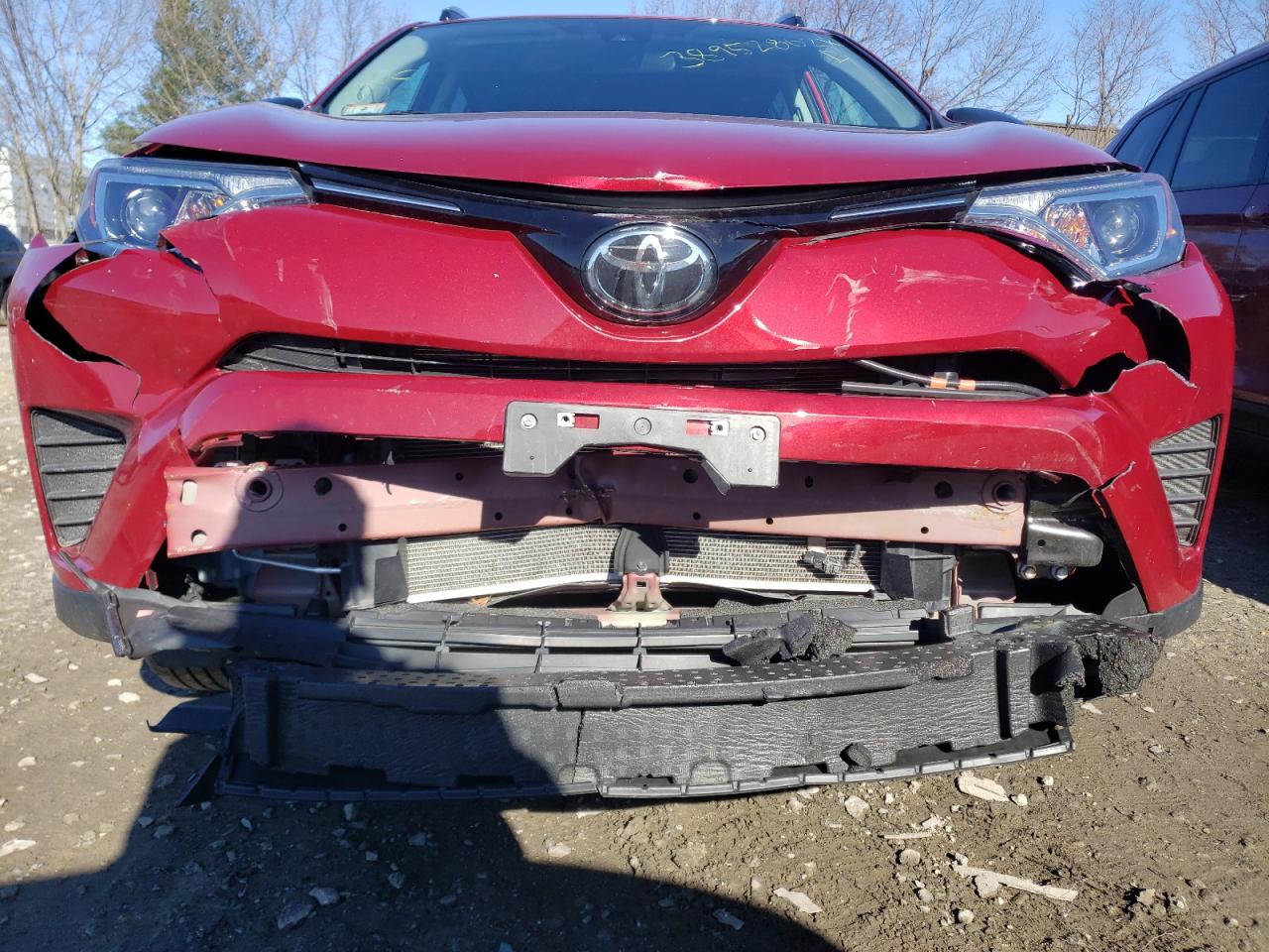 Photo 9 from auction – 2018 TOYOTA RAV4 LE with VIN 2T3BFREV2JW844778
