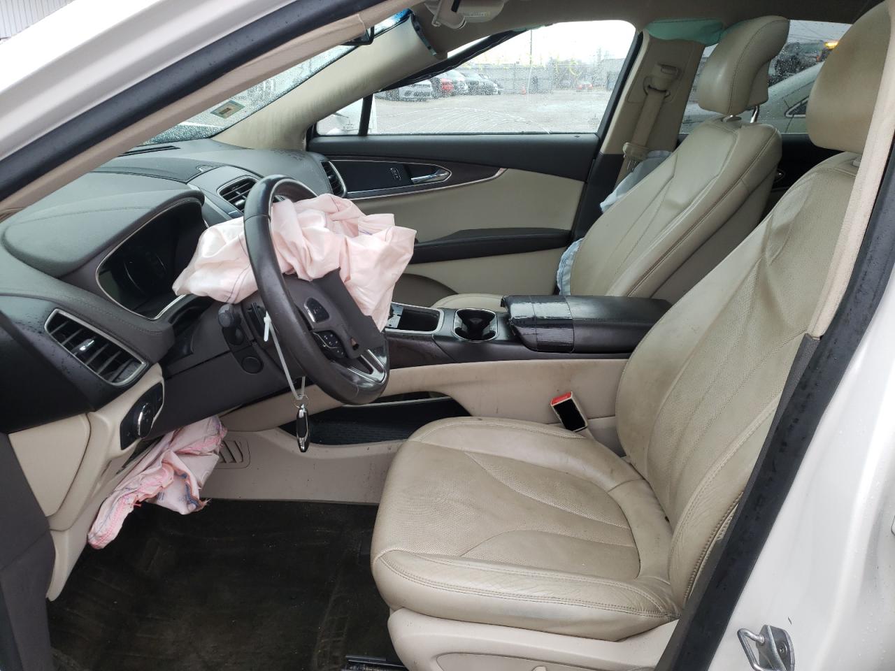 Photo 5 from auction – 2016 LINCOLN MKX RESERV with VIN 2LMTJ8LR2GBL62973