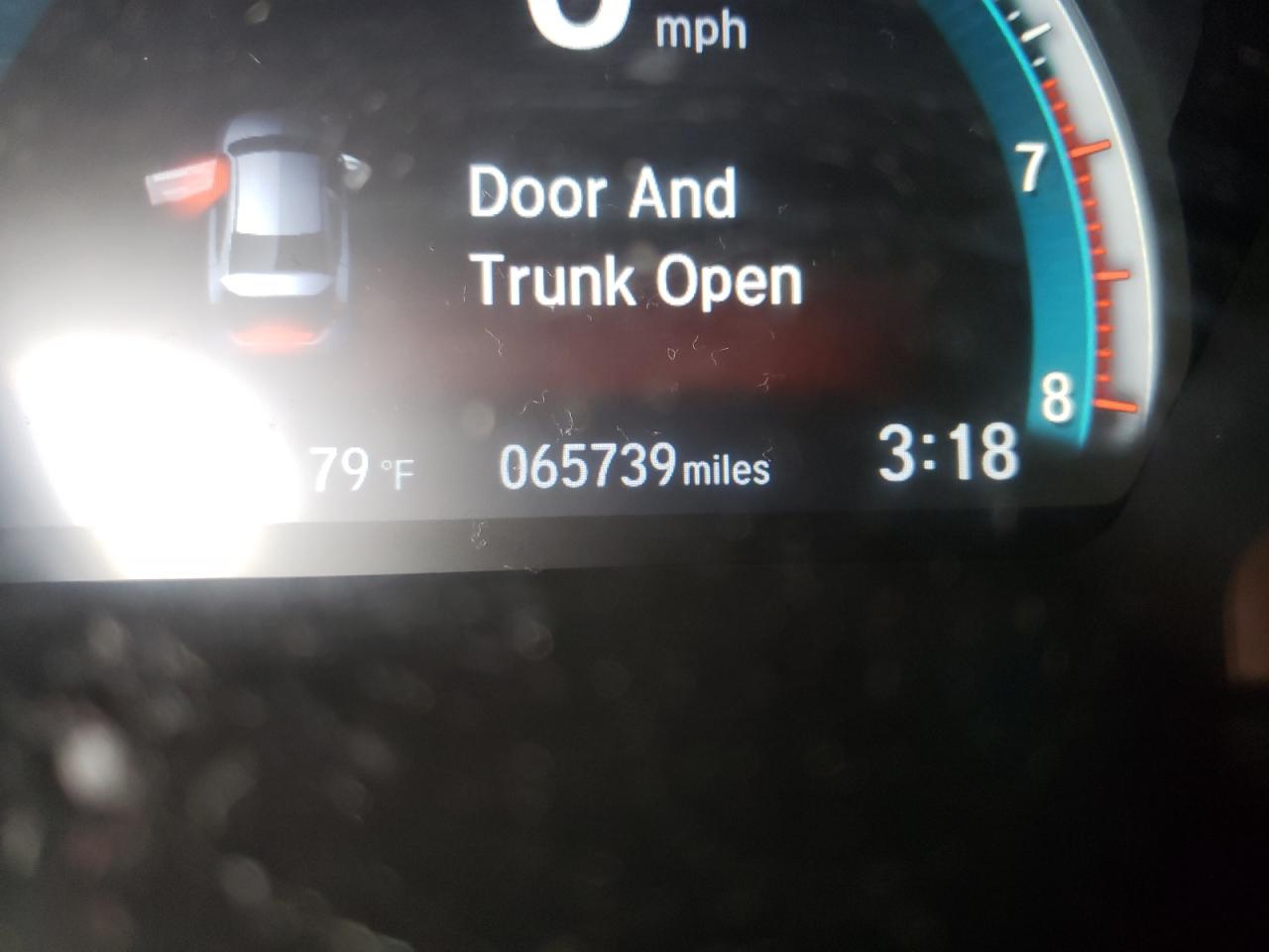 Photo 8 from auction – 2018 HONDA CIVIC EX with VIN 19XFC2F7XJE208316