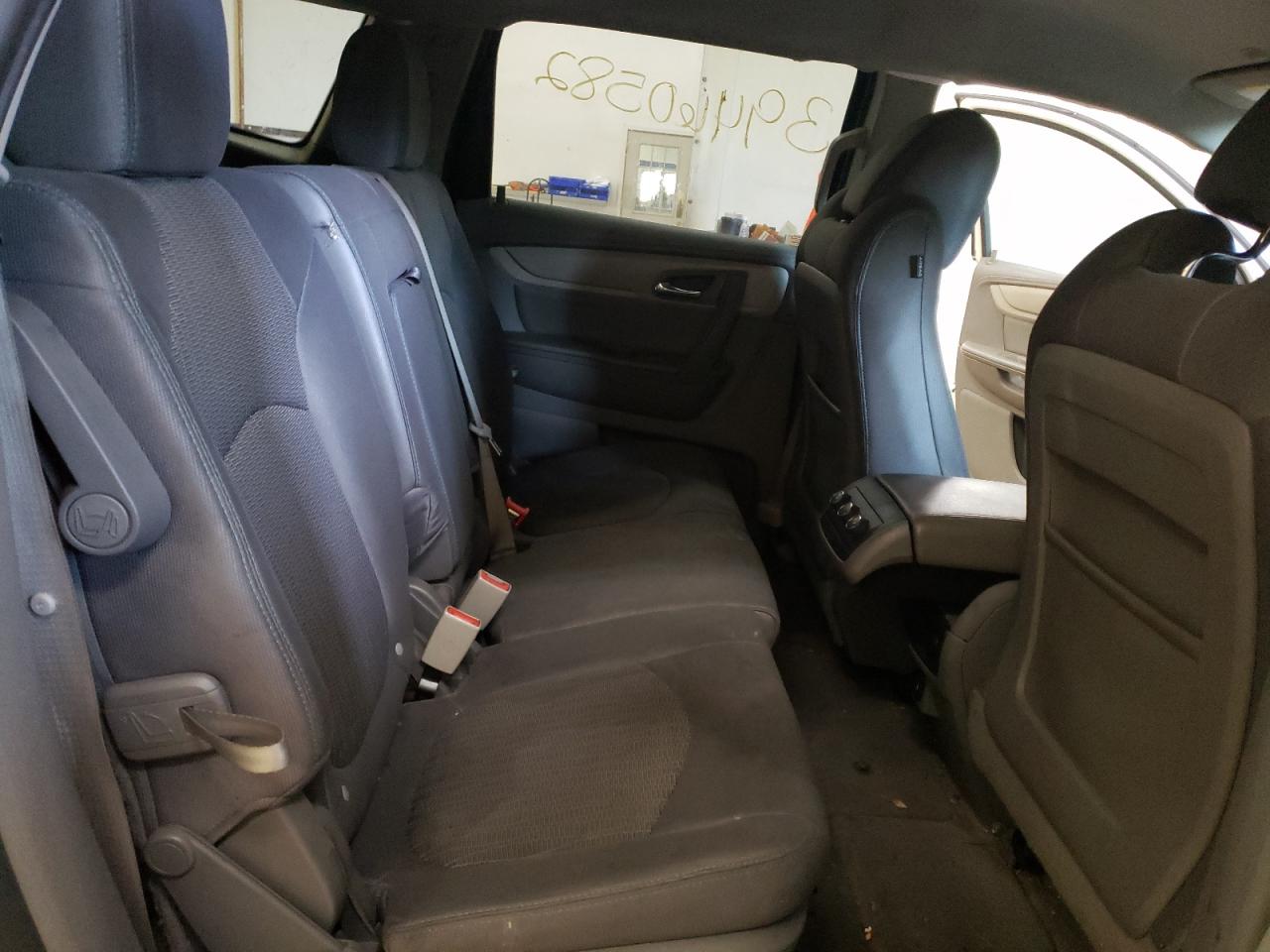Photo 6 from auction – 2017 CHEVROLET TRAVERSE L with VIN 1GNKRGKD7HJ167685