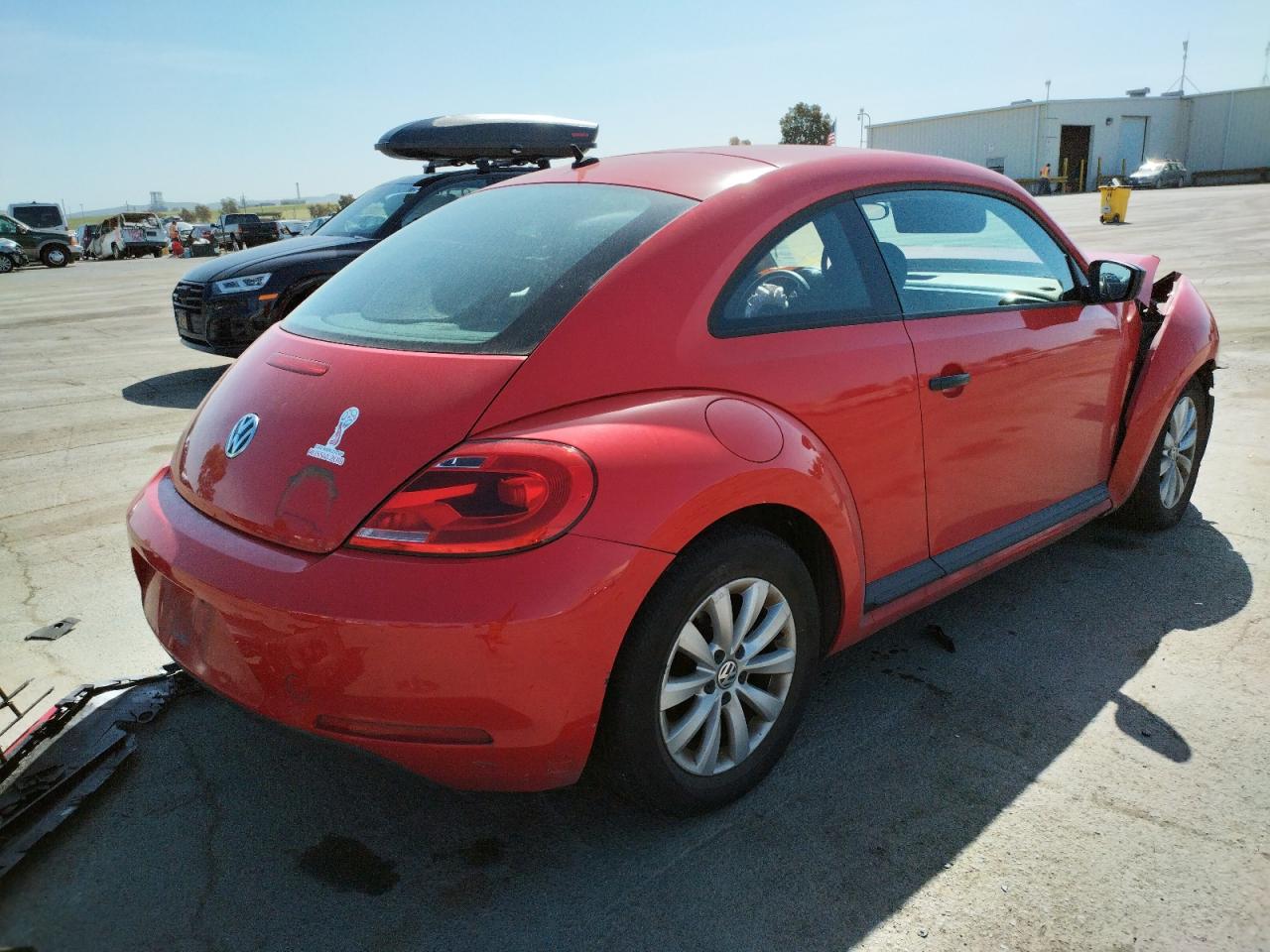 Photo 4 from auction – 2014 VOLKSWAGEN BEETLE with VIN 3VWFP7AT5EM626345