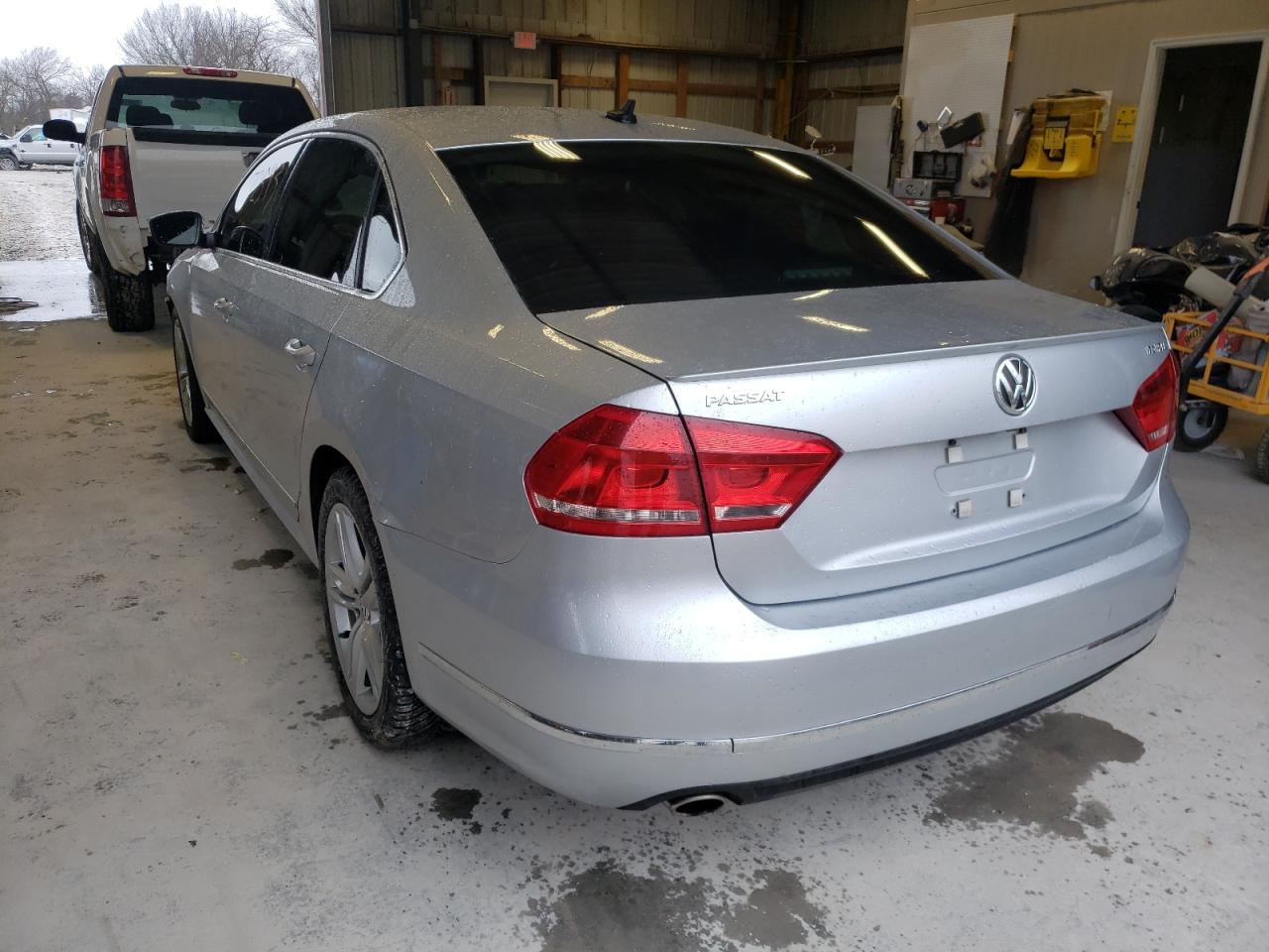 Photo 3 from auction – 2015 VOLKSWAGEN PASSAT SEL with VIN 1VWCV7A33FC065672