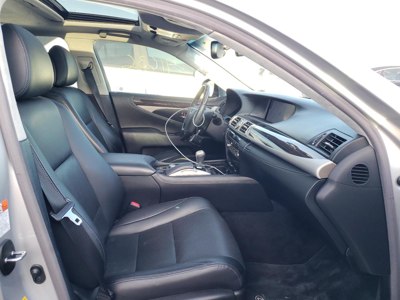 Photo 5 from auction – 2017 LEXUS LS 460 with VIN JTHBL5EF7H5145558