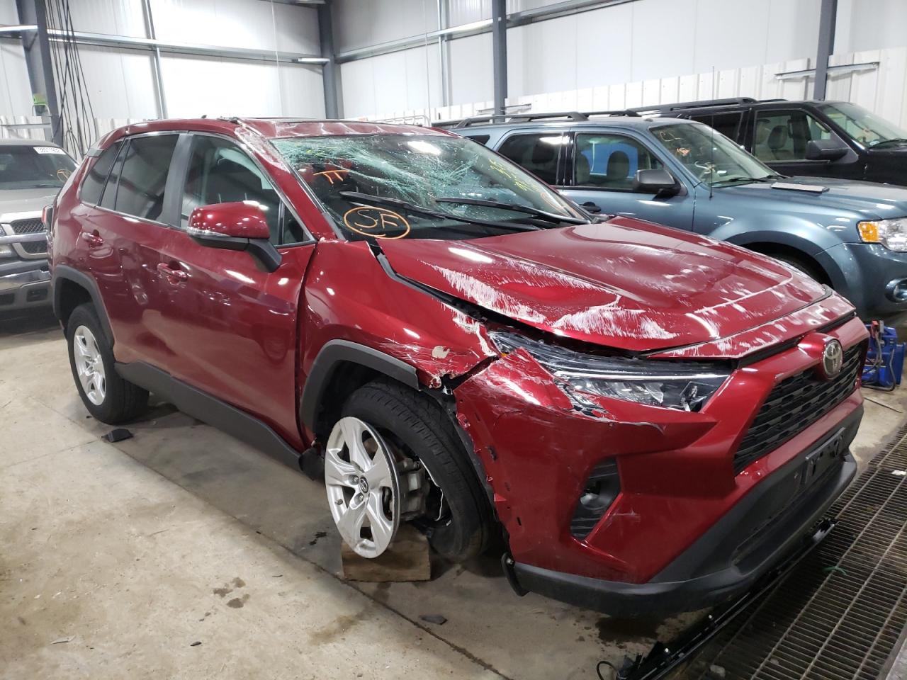 TOYOTA RAV4 XLE 2019 with VIN 2T3P1RFVXKW069005 - Photo from auction
