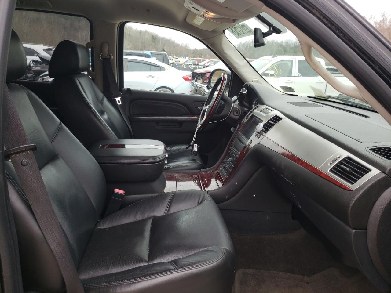 Photo 5 from auction – 2010 CADILLAC ESCALADE with VIN 1GYUKAEF2AR109906