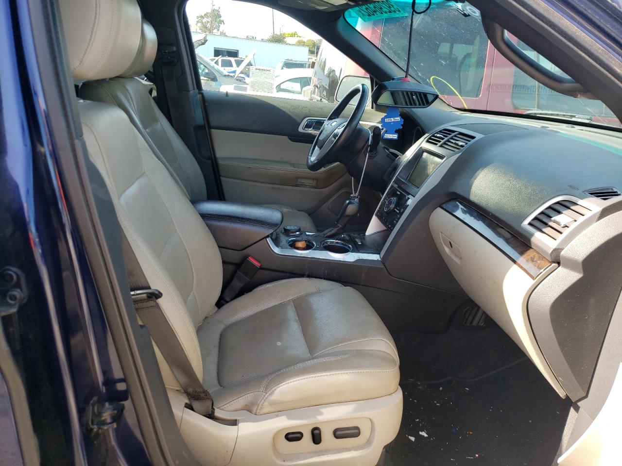 Photo 5 from auction – 2011 FORD EXPLORER L with VIN 1FMHK8F86BGA15908