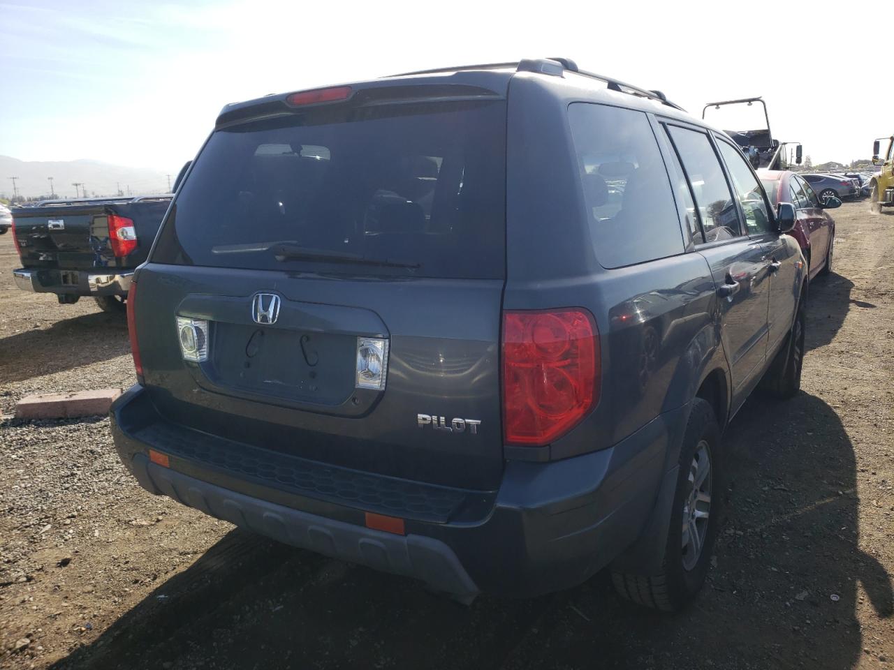 Photo 4 from auction – 2005 HONDA PILOT EXL with VIN 2HKYF18665H530418
