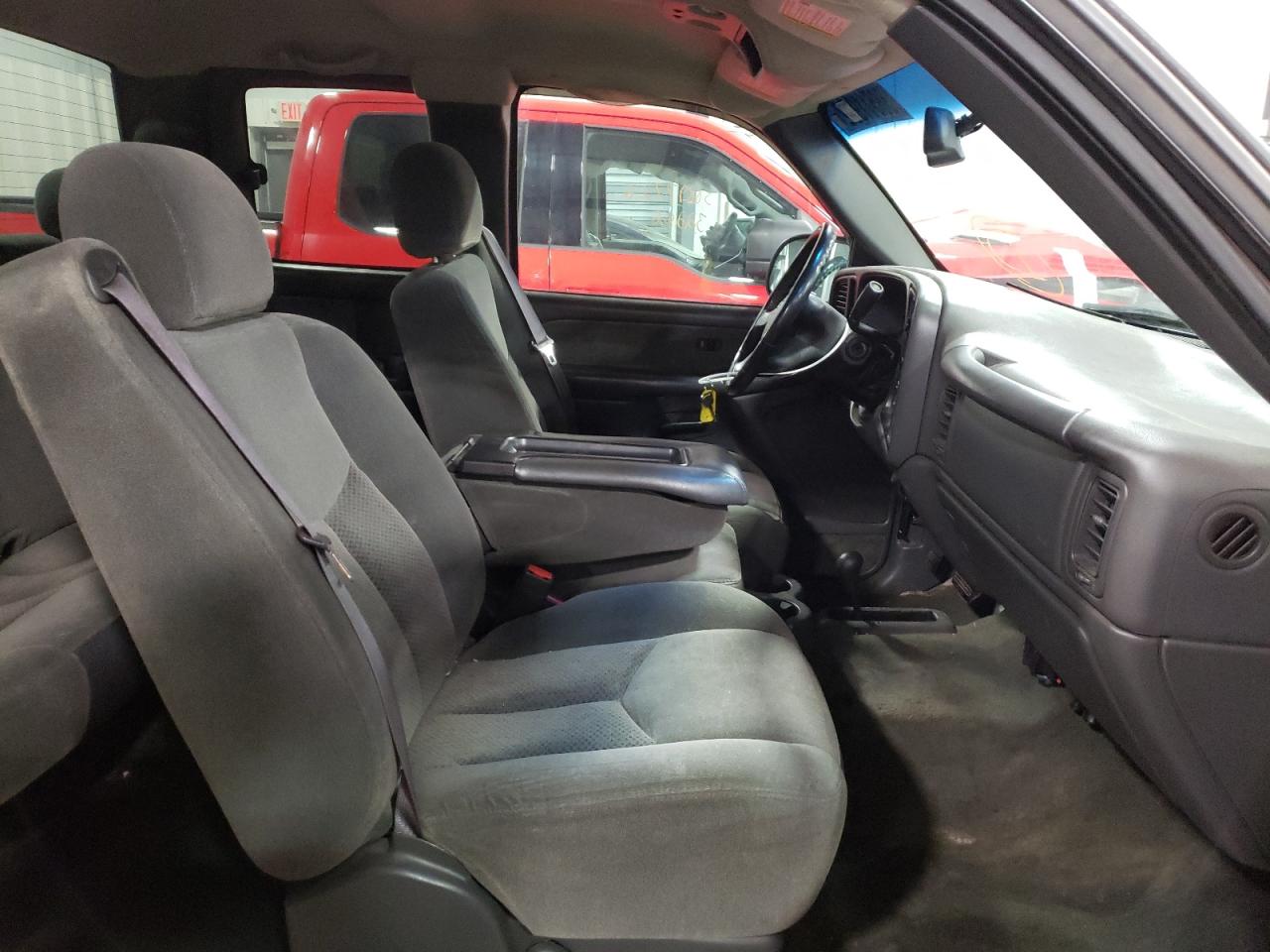 Photo 5 from auction – 2003 CHEVROLET SILVERADO with VIN 1GCEK19V73E252016