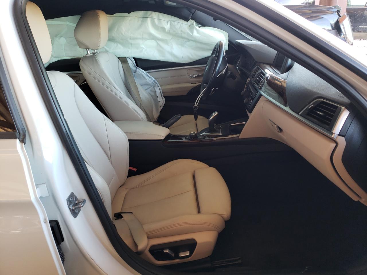 Photo 5 from auction – 2016 BMW 328 with VIN WBA8E9C55GK644010