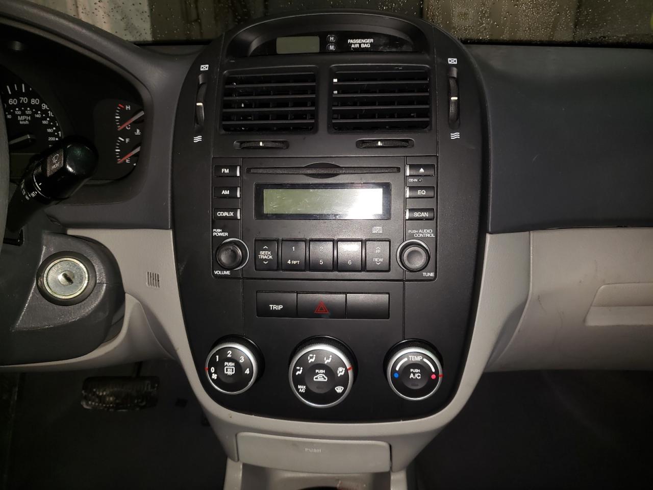 Zdjęcie 9 z aukcji – 2009 KIA SPECTRA EX z VIN KNAFE222895644526