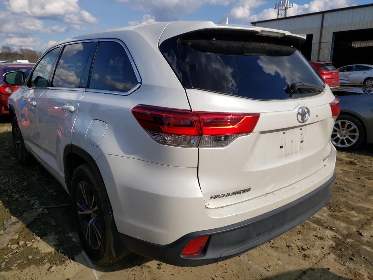 Photo 3 from auction – 2018 TOYOTA HIGHLANDER with VIN 5TDBZRFH9JS490582