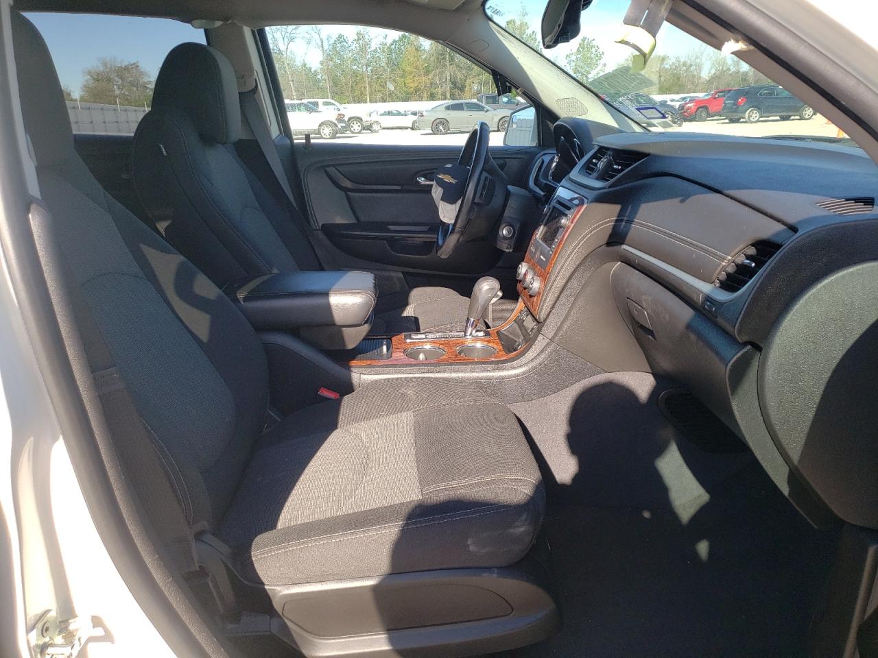 Photo 5 from auction – 2014 CHEVROLET TRAVERSE L with VIN 1GNKRGKD0EJ202451