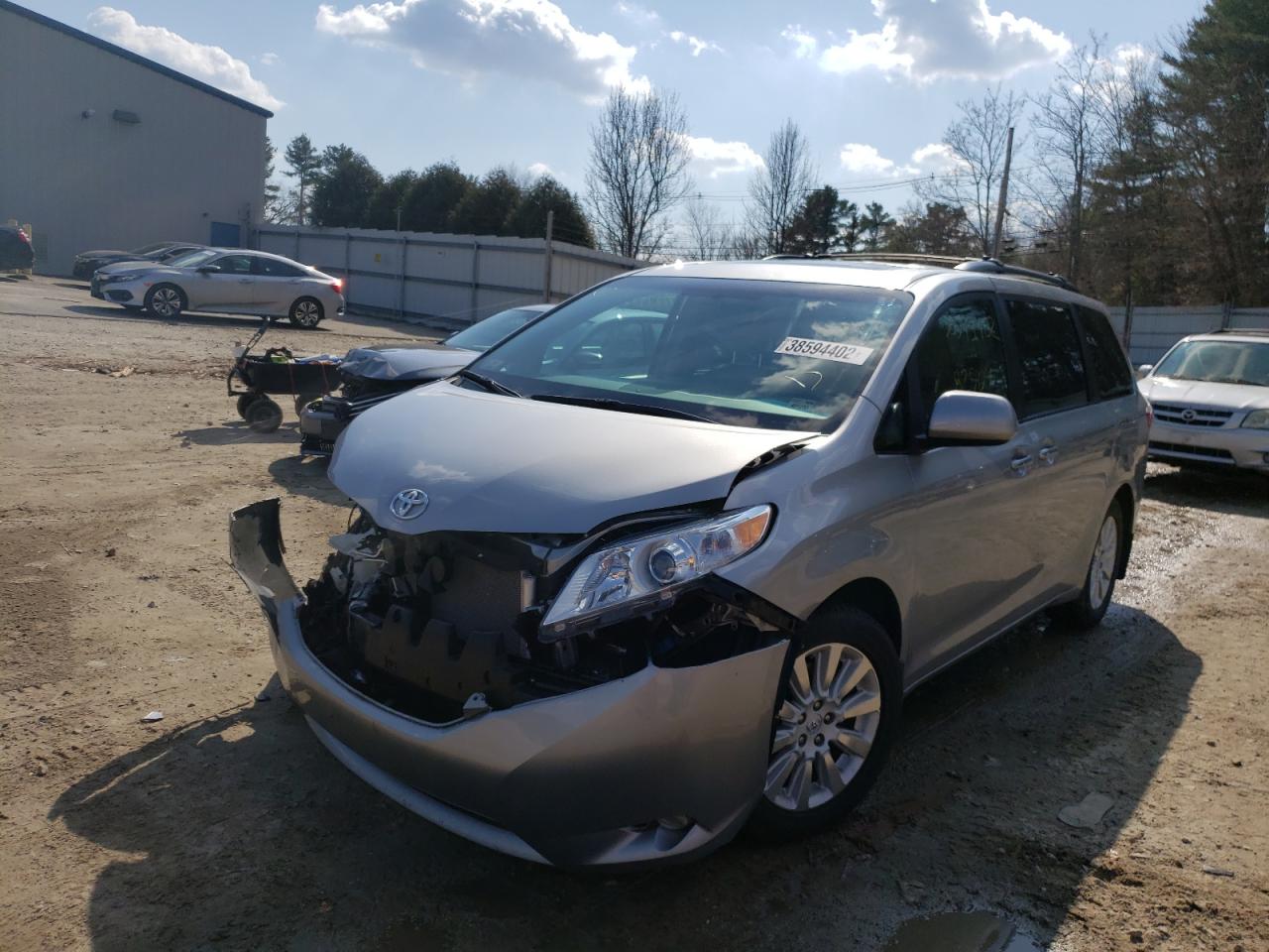 Photo 2 from auction – 2015 TOYOTA SIENNA XLE with VIN 5TDDK3DC1FS102141