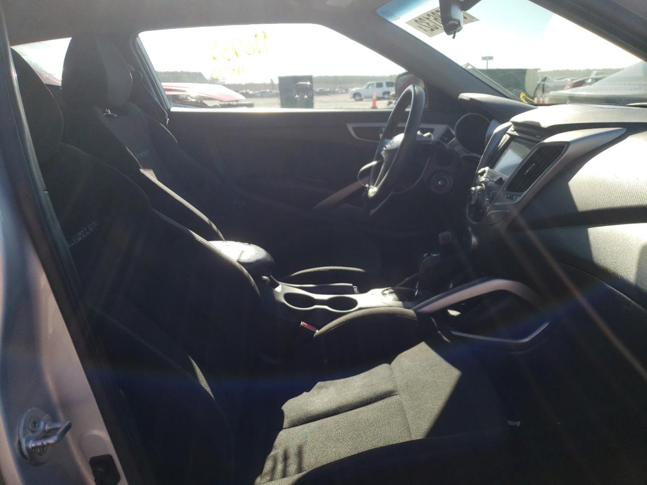 Photo 5 from auction – 2014 HYUNDAI VELOSTER with VIN KMHTC6AD4EU183388