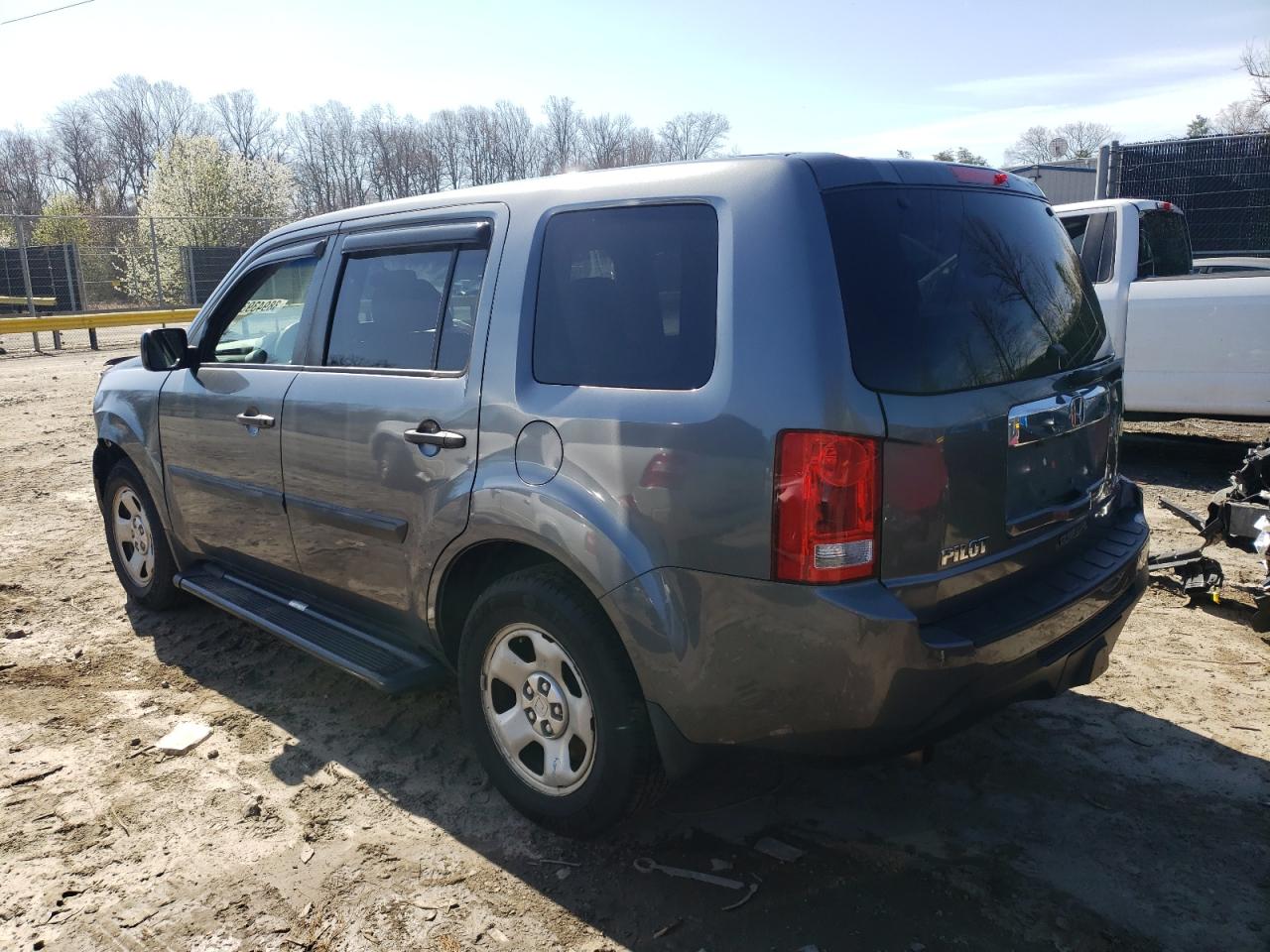 Photo 3 from auction – 2013 HONDA PILOT LX with VIN 5FNYF4H2XDB037045