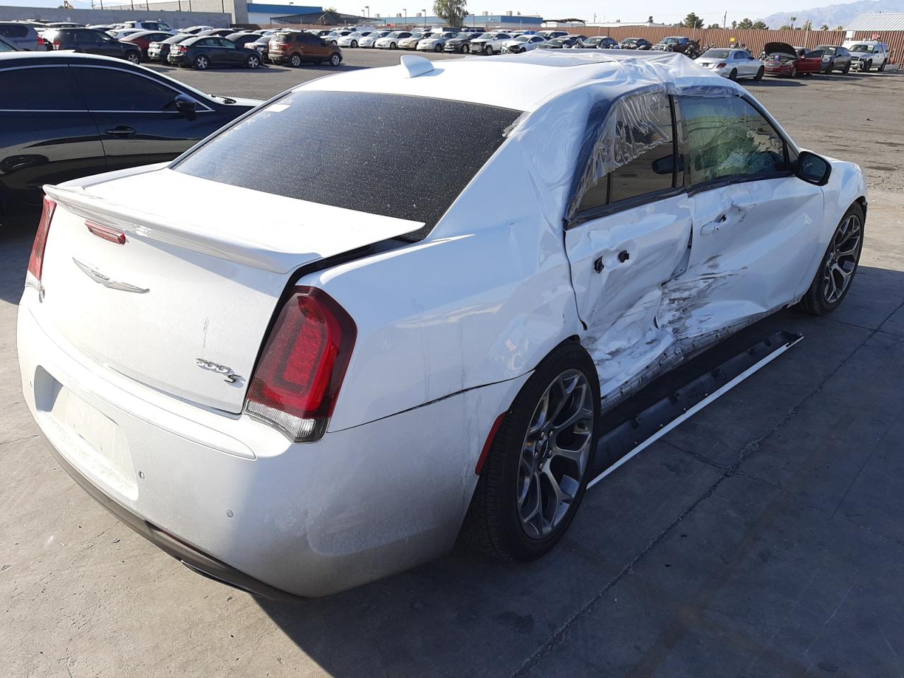 Photo 4 from auction – 2018 CHRYSLER 300 S with VIN 2C3CCABG8JH245103