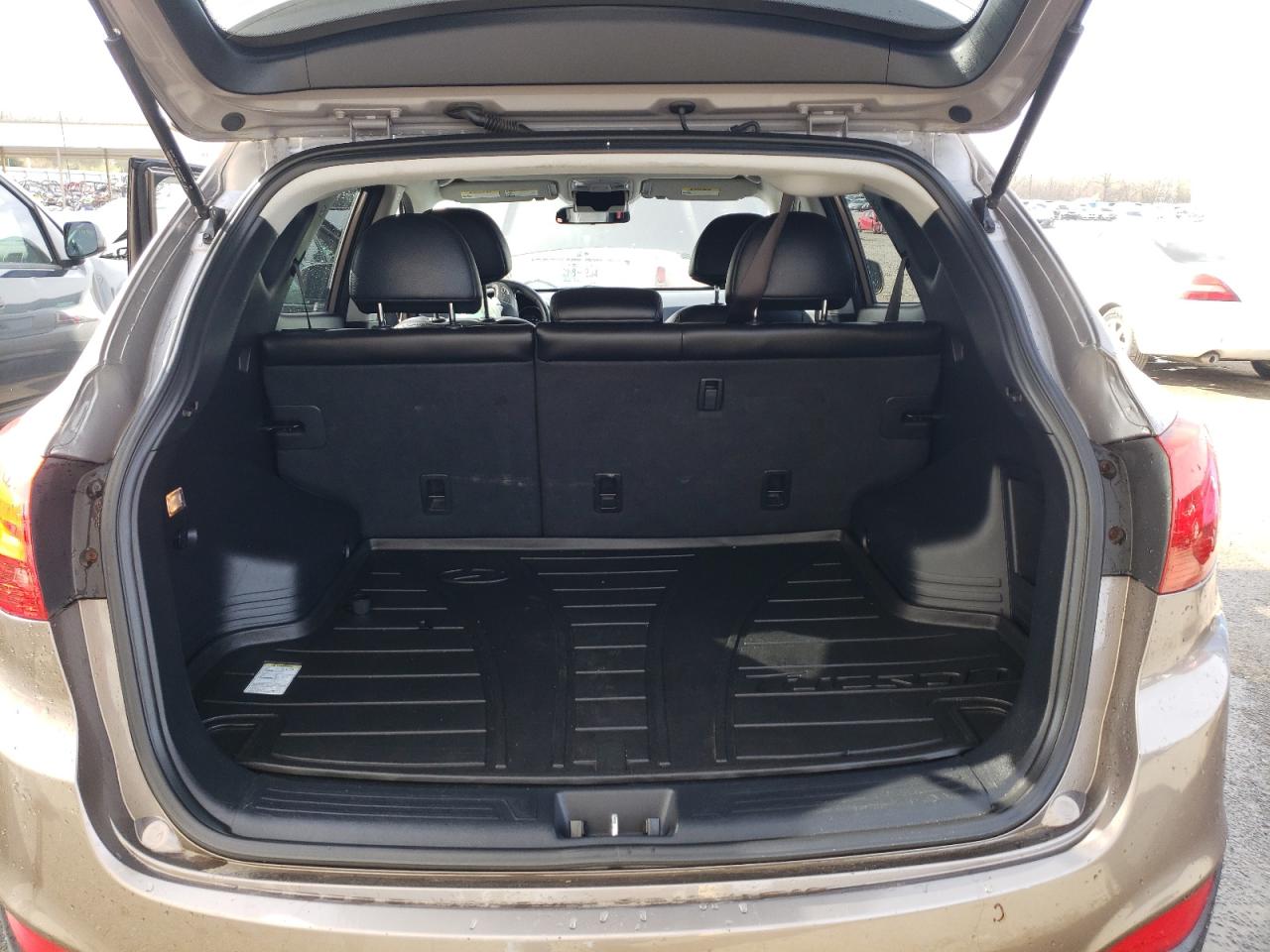 Photo 9 from auction – 2011 HYUNDAI TUCSON GLS with VIN KM8JU3AC8BU203762