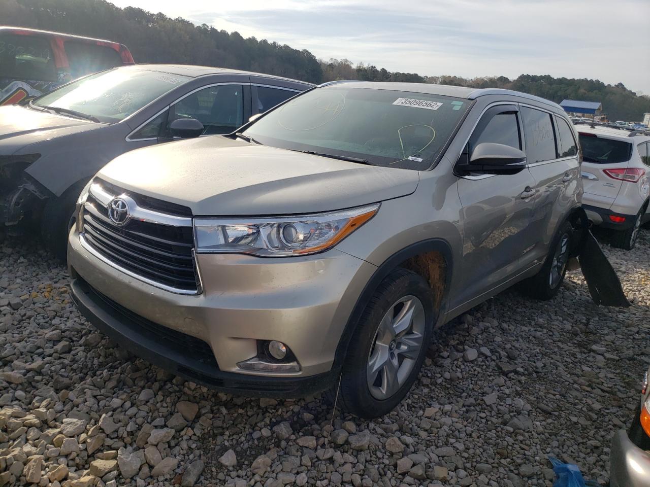 Photo 2 from auction – 2016 TOYOTA HIGHLANDER with VIN 5TDYKRFH6GS176282