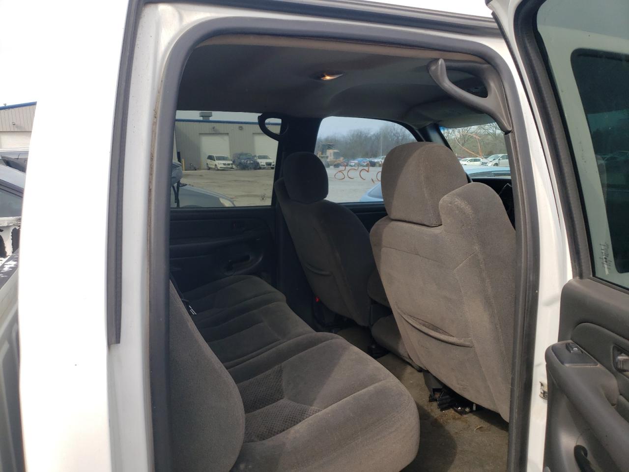 Photo 6 from auction – 2004 CHEVROLET SILVERADO with VIN 1GCHK231X4F157809