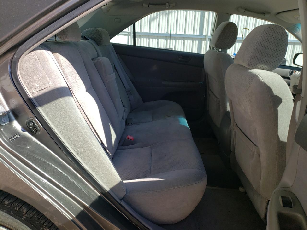 Photo 6 from auction – 2004 TOYOTA CAMRY with VIN 4T1BE30K14U923725