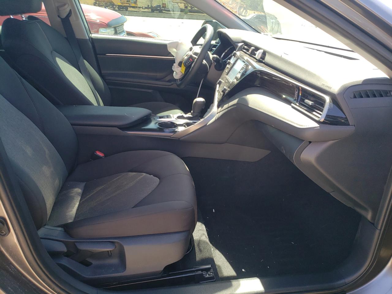 Photo 5 from auction – 2020 TOYOTA CAMRY LE with VIN 4T1C31AK7LU520778