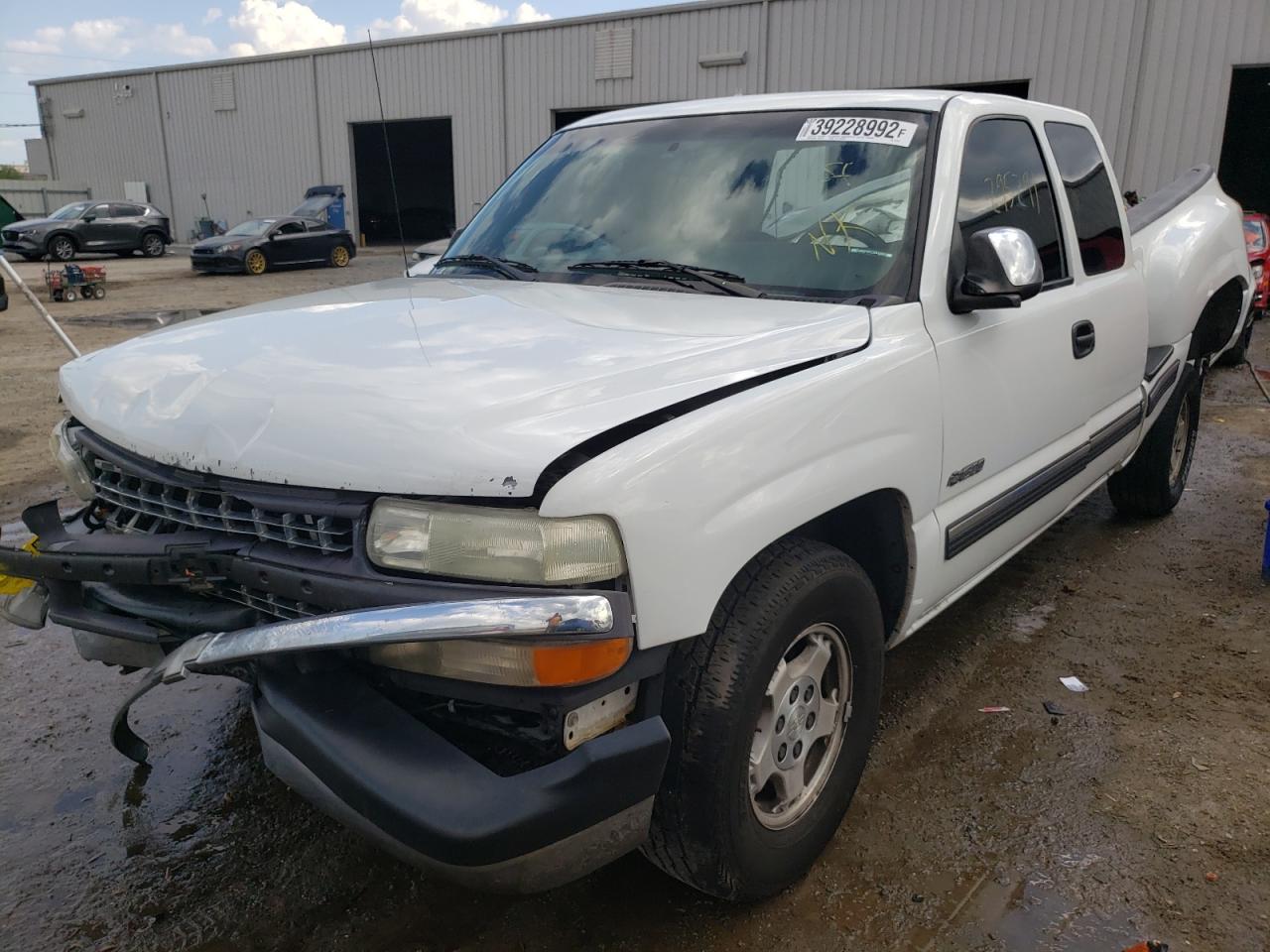 Photo 2 from auction – 2000 CHEVROLET SILVERADO with VIN 2GCEC19T5Y1407523