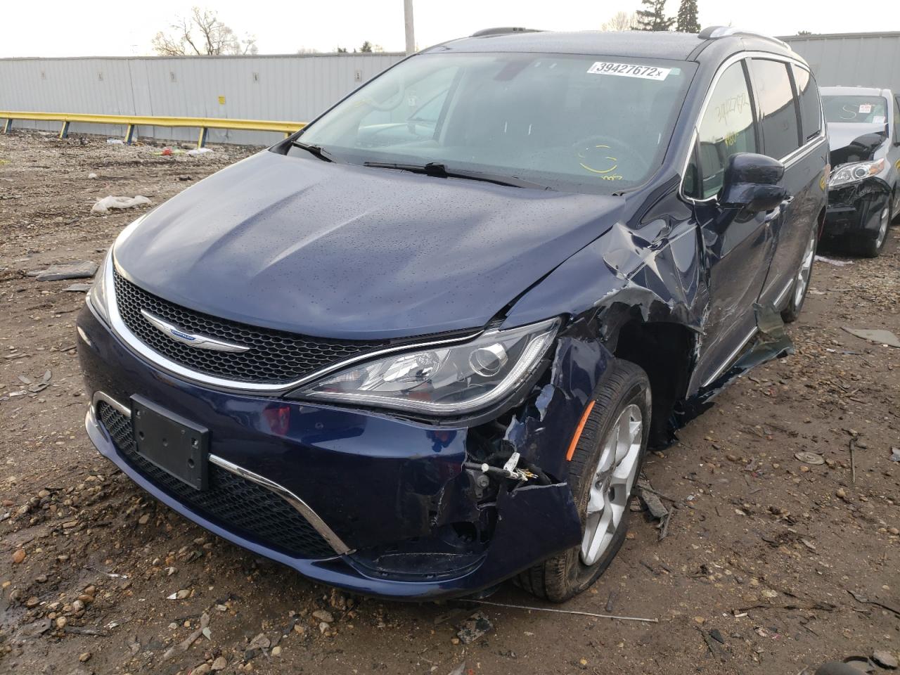 Photo 2 from auction – 2018 CHRYSLER PACIFICA T with VIN 2C4RC1EG4JR104301